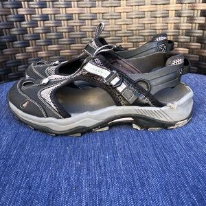 Ahnu Outdoor water /hiking shoe